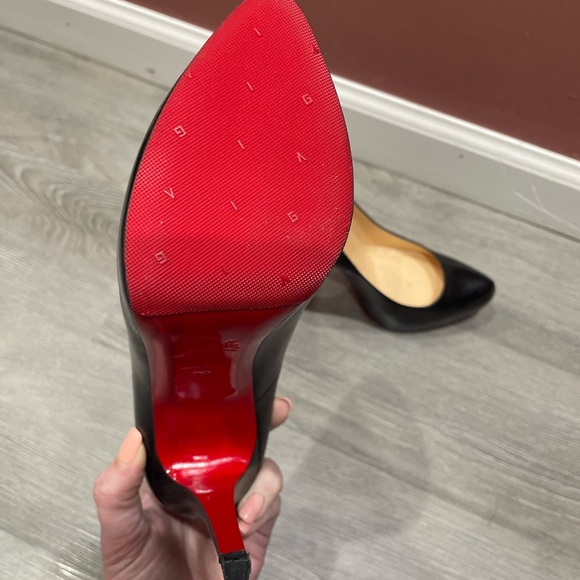 Louis Vuitton Shoes. Red bottom size 7,5 women. Only worn indoor once. Like new - Picture 8 of 9